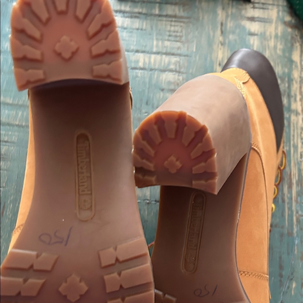 Timberland Women's Heeled Boots (no box) minor scuffing shown original $152 - Picture 9 of 10